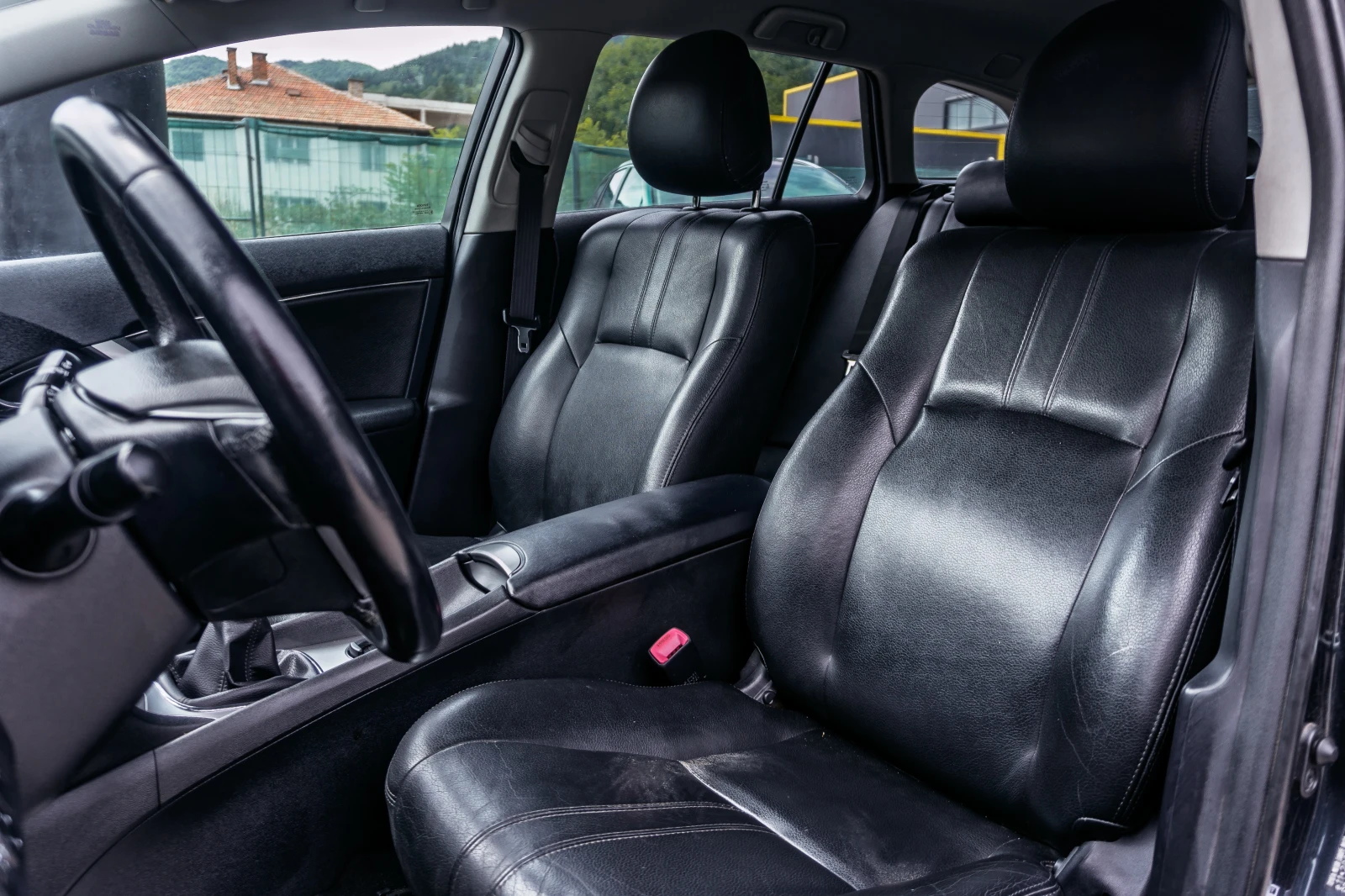 Toyota Avensis 2.0 D-4D С Гаранция! Facelift  - изображение 10