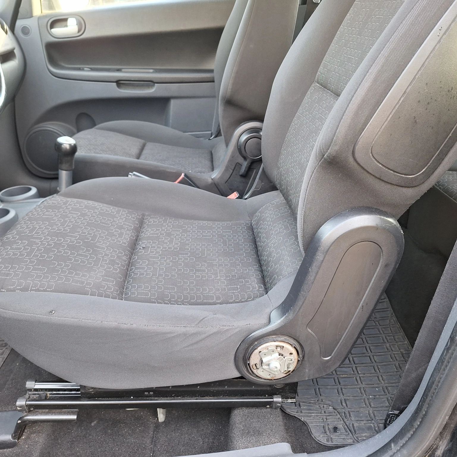 Mitsubishi Colt  - изображение 10