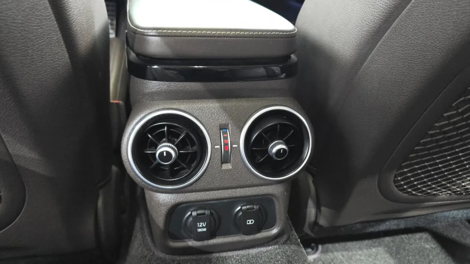 Kia Stinger 3.3 AWD MASTERS | ПОДГРЕВ | ОБДУХВАНЕ, снимка 17 - Автомобили и джипове - 54753059