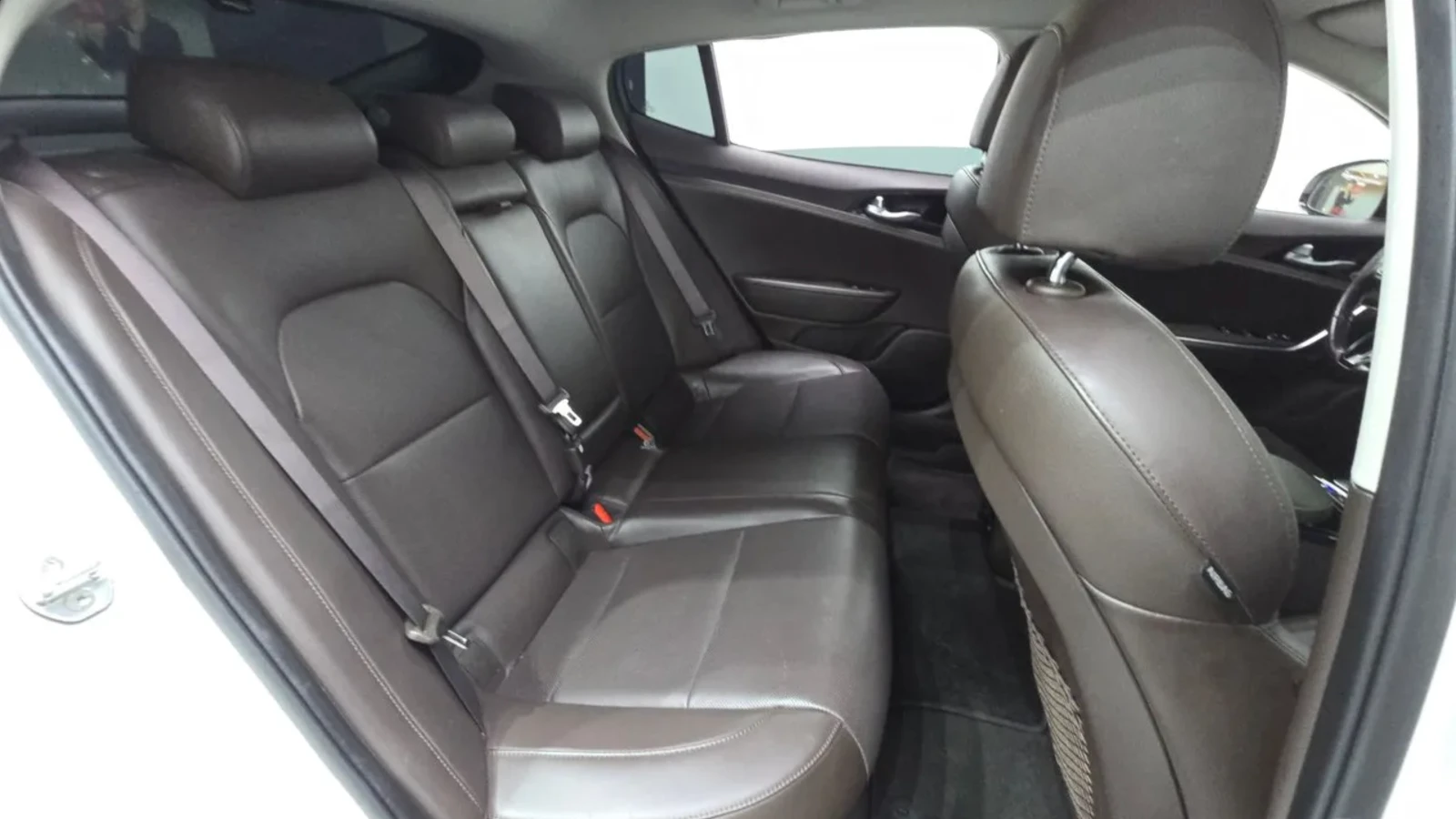 Kia Stinger 3.3 AWD MASTERS | ПОДГРЕВ | ОБДУХВАНЕ, снимка 10 - Автомобили и джипове - 54753059
