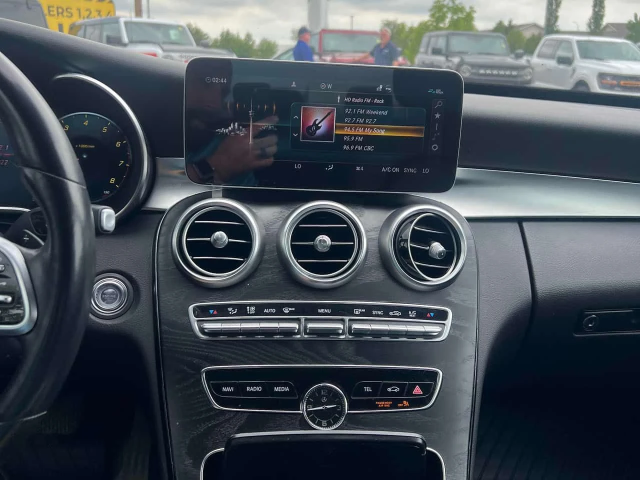Mercedes-Benz C 300 * CARFAX * MULTIBEAM * DIGITAL * BURMESTER * PANO, снимка 9 - Автомобили и джипове - 55039047
