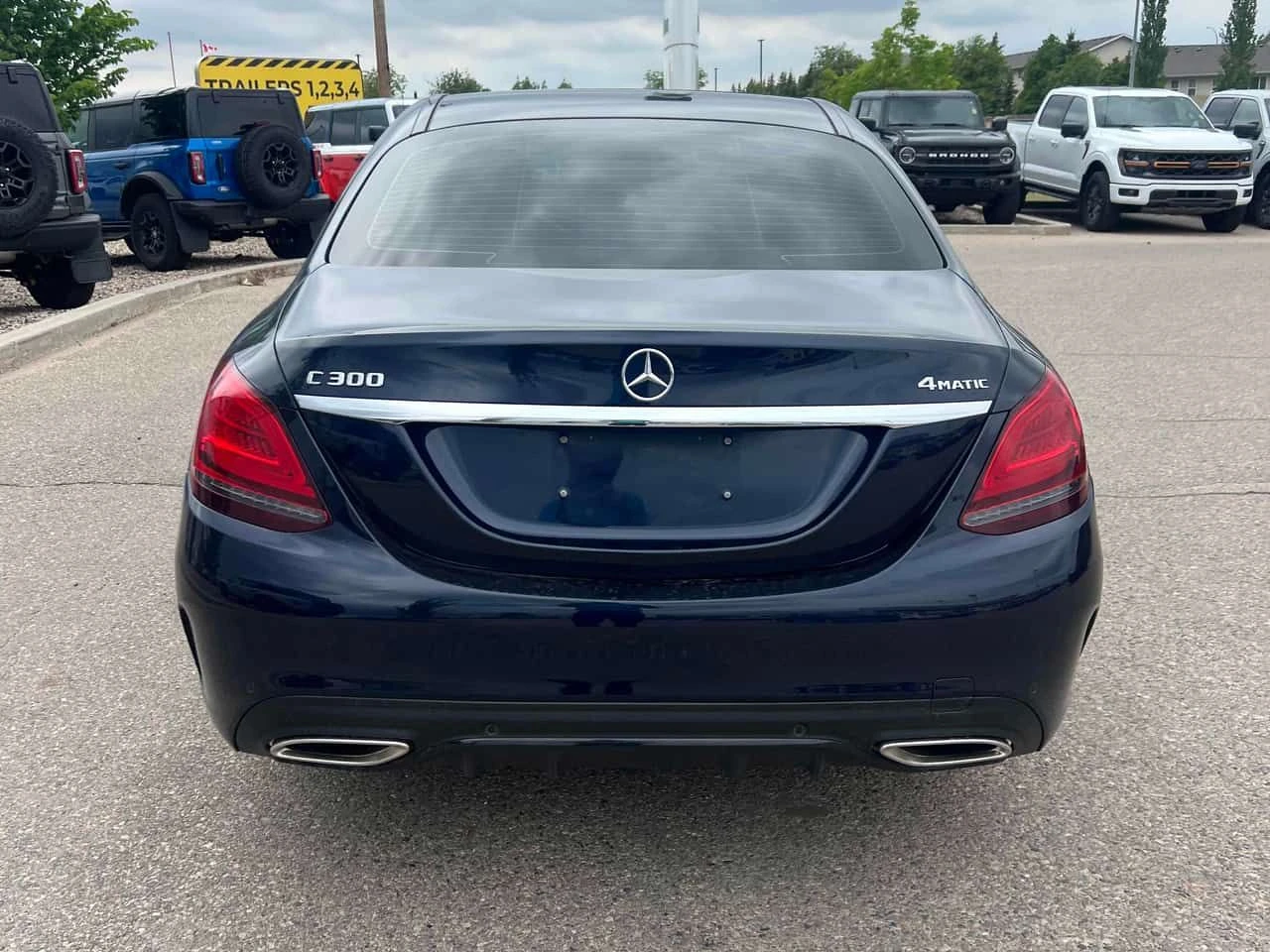 Mercedes-Benz C 300 * CARFAX * MULTIBEAM * DIGITAL * BURMESTER * PANO, снимка 4 - Автомобили и джипове - 55039047