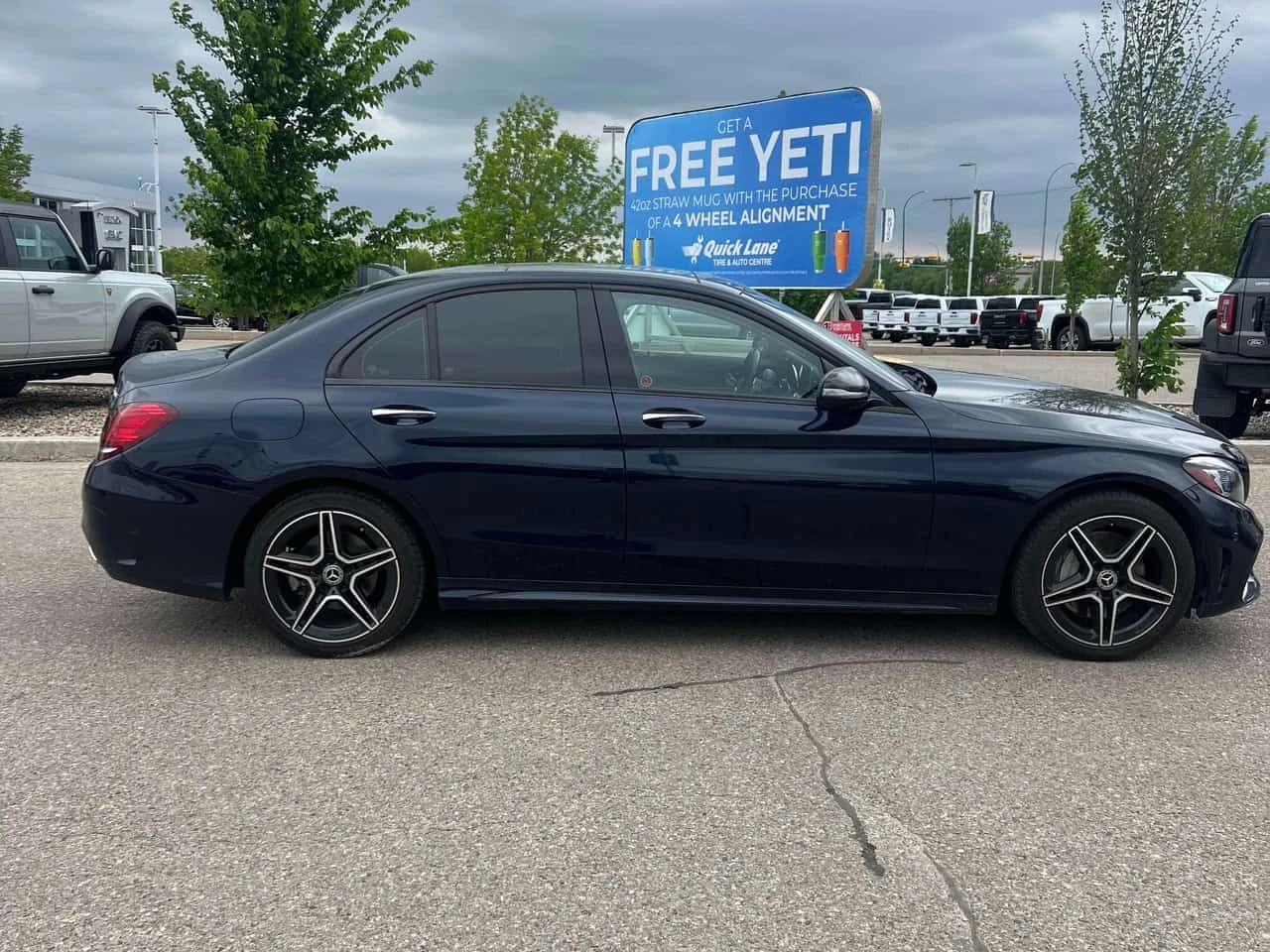 Mercedes-Benz C 300 * CARFAX * MULTIBEAM * DIGITAL * BURMESTER * PANO, снимка 3 - Автомобили и джипове - 55039047