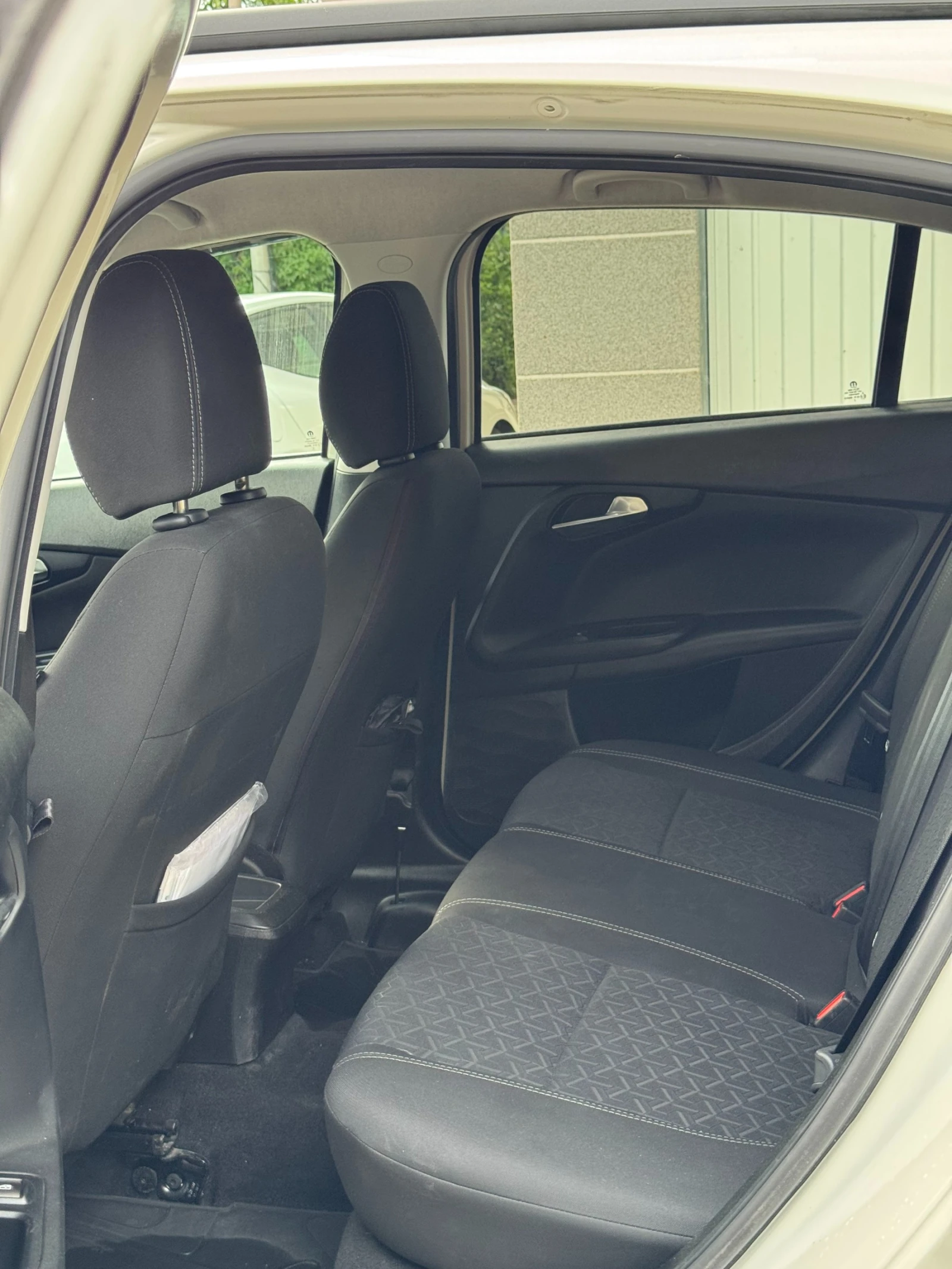Fiat Tipo Cross, снимка 10 - Автомобили и джипове - 55107194