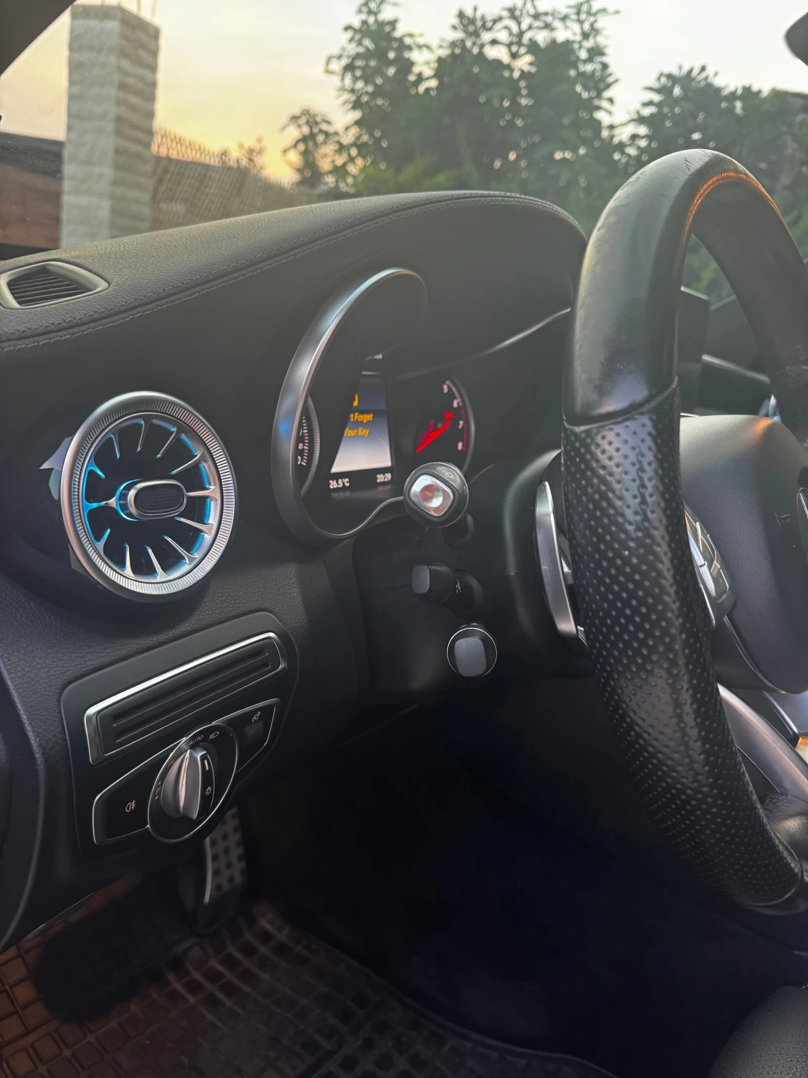 Mercedes-Benz C 300, снимка 13 - Автомобили и джипове - 55354548