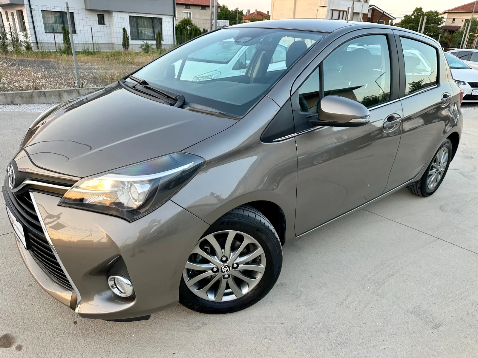 Toyota Yaris 1.0i Камера! Клима!Отлично състояние!