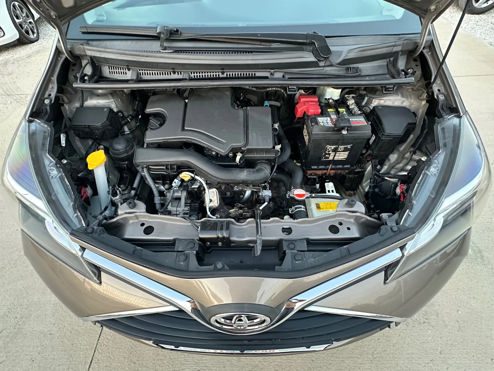 Toyota Yaris 1.0i Камера! Клима!Отлично състояние!, снимка 17 - Автомобили и джипове - 55566077