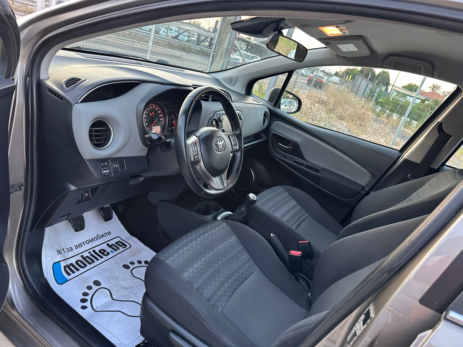 Toyota Yaris 1.0i Камера! Клима!Отлично състояние!, снимка 8 - Автомобили и джипове - 55566077