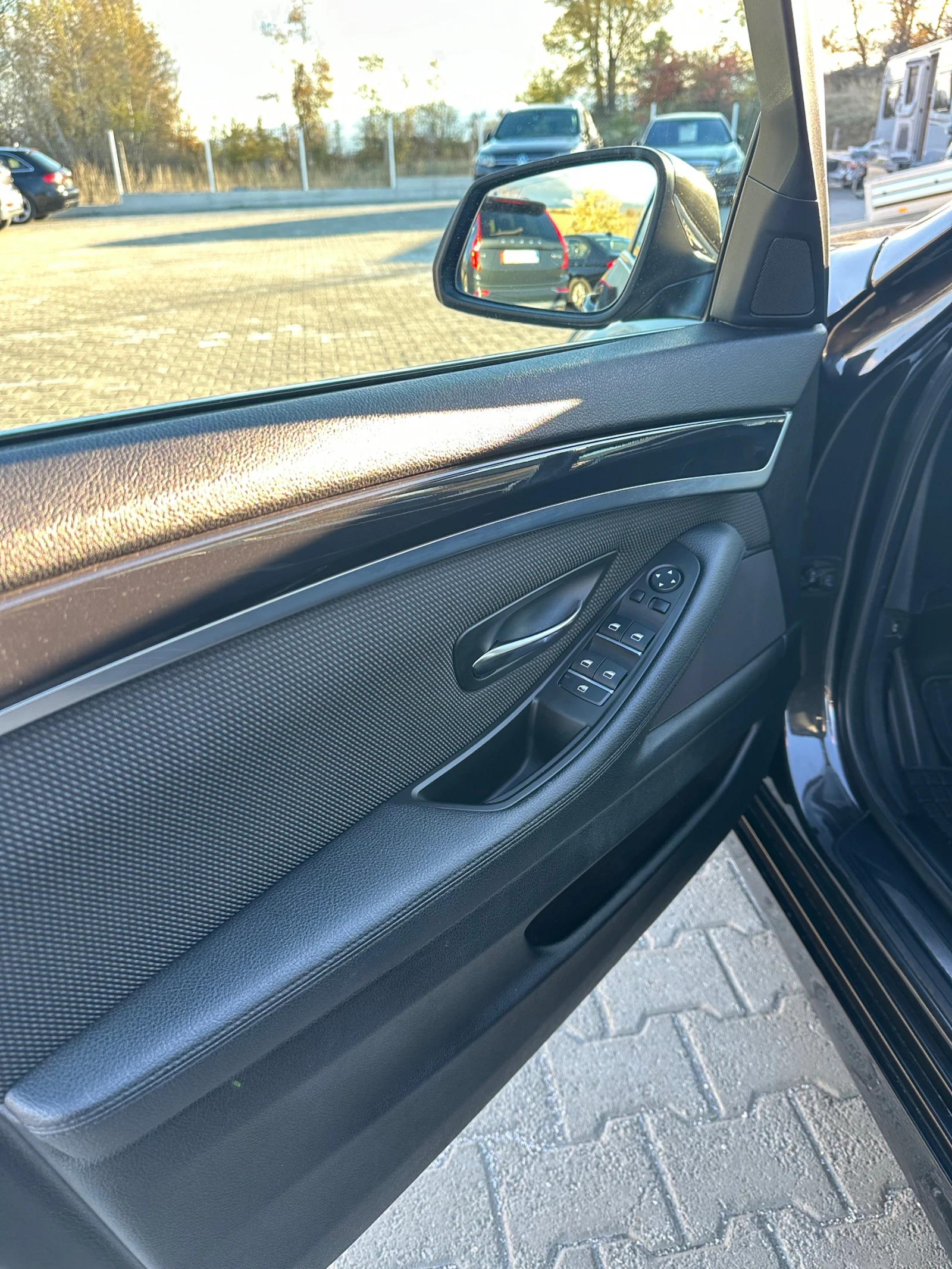 BMW 525 * 218hp* X-Drive* Сменени вериги* , снимка 9 - Автомобили и джипове - 56183448