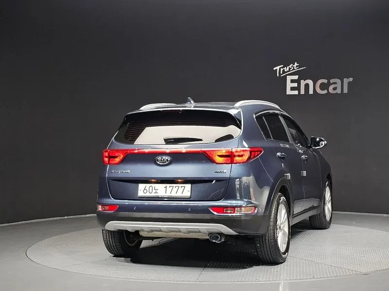 Kia Sportage 2.0 CRDi 4WD, снимка 4 - Автомобили и джипове - 54276678