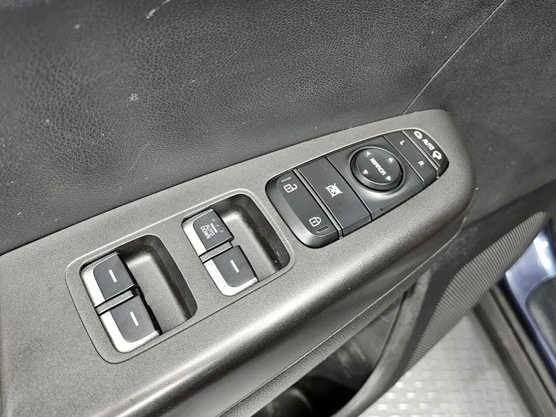 Kia Sportage 2.0 CRDi 4WD, снимка 14 - Автомобили и джипове - 54276678