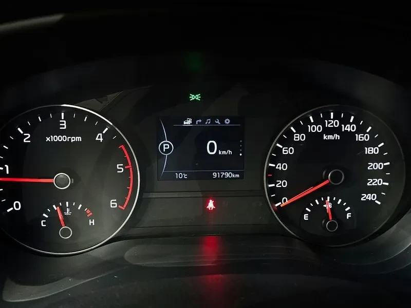 Kia Sportage 2.0 CRDi 4WD, снимка 8 - Автомобили и джипове - 54276678