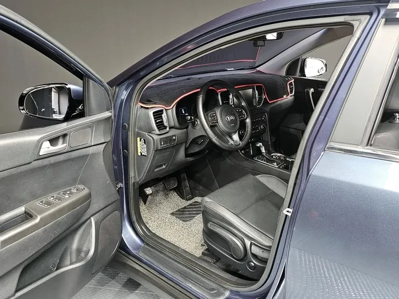 Kia Sportage 2.0 CRDi 4WD, снимка 10 - Автомобили и джипове - 54276678