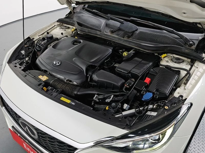 Infiniti Q30 2.0 Automatic, снимка 17 - Автомобили и джипове - 55597584