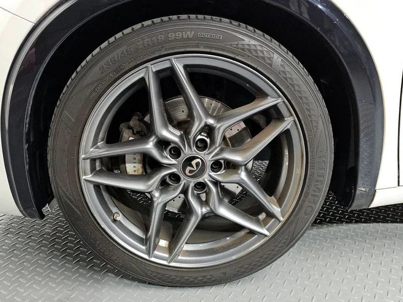Infiniti Q30 2.0 Automatic, снимка 5 - Автомобили и джипове - 55597584