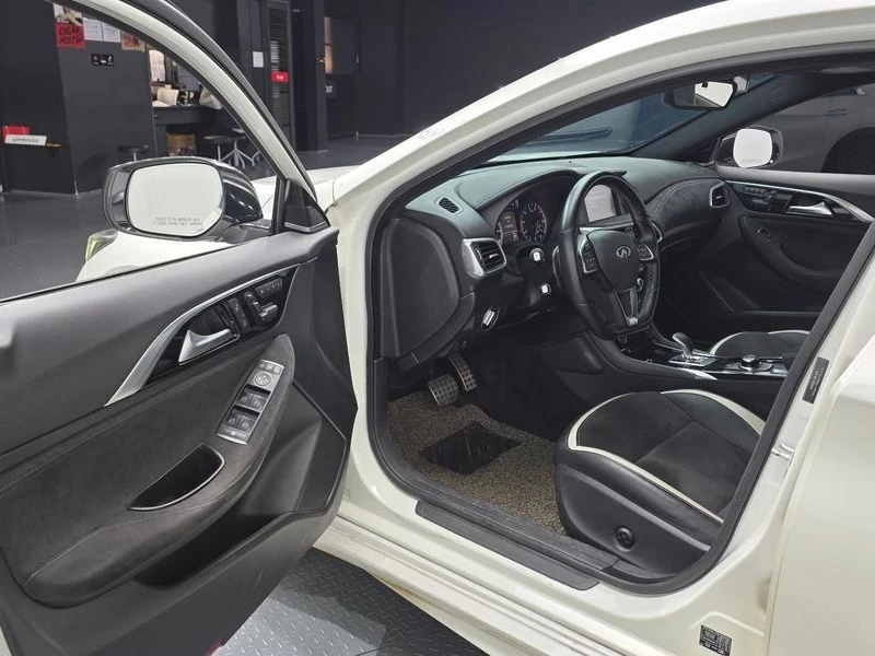 Infiniti Q30 2.0 Automatic, снимка 7 - Автомобили и джипове - 55597584