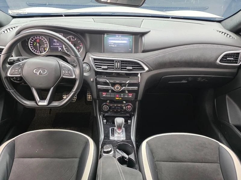 Infiniti Q30 2.0 Automatic, снимка 10 - Автомобили и джипове - 55597584