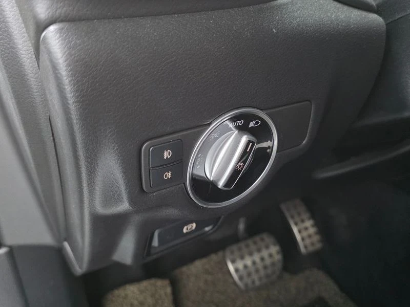 Infiniti Q30 2.0 Automatic, снимка 9 - Автомобили и джипове - 55597584