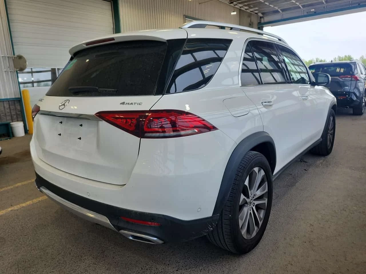 Mercedes-Benz GLE 350 BURMESTER * PANO * KEYLESS *  ПОДГРЕВИ * CARFAX, снимка 3 - Автомобили и джипове - 54918668