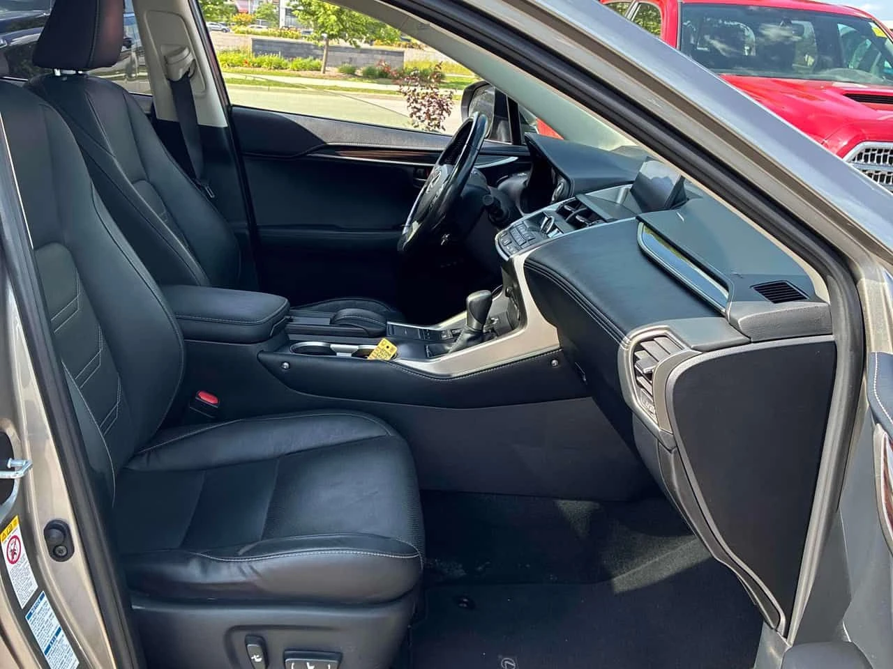 Lexus NX 200t * AWD 4dr * АВТОКРЕДИТ БЕЗ ПЪРВОНАЧАЛНА ВНОСКА* , снимка 17 - Автомобили и джипове - 55615057
