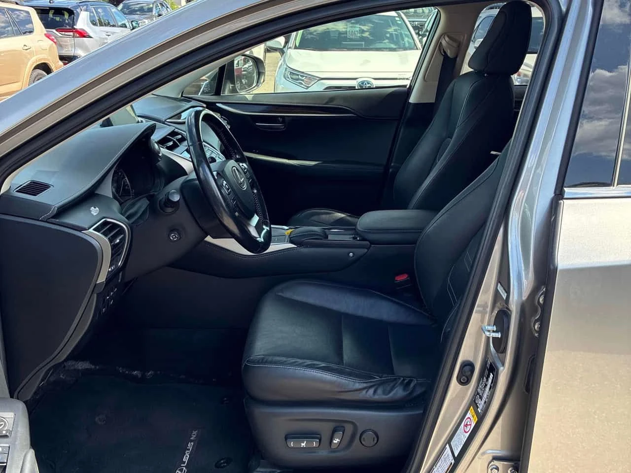 Lexus NX 200t * AWD 4dr * АВТОКРЕДИТ БЕЗ ПЪРВОНАЧАЛНА ВНОСКА* , снимка 12 - Автомобили и джипове - 55615057