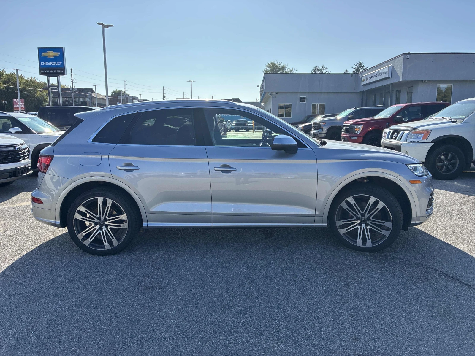 Audi SQ5 Technik / 360 / Dis / Hud / B&O / Carfax, снимка 3 - Автомобили и джипове - 56047583