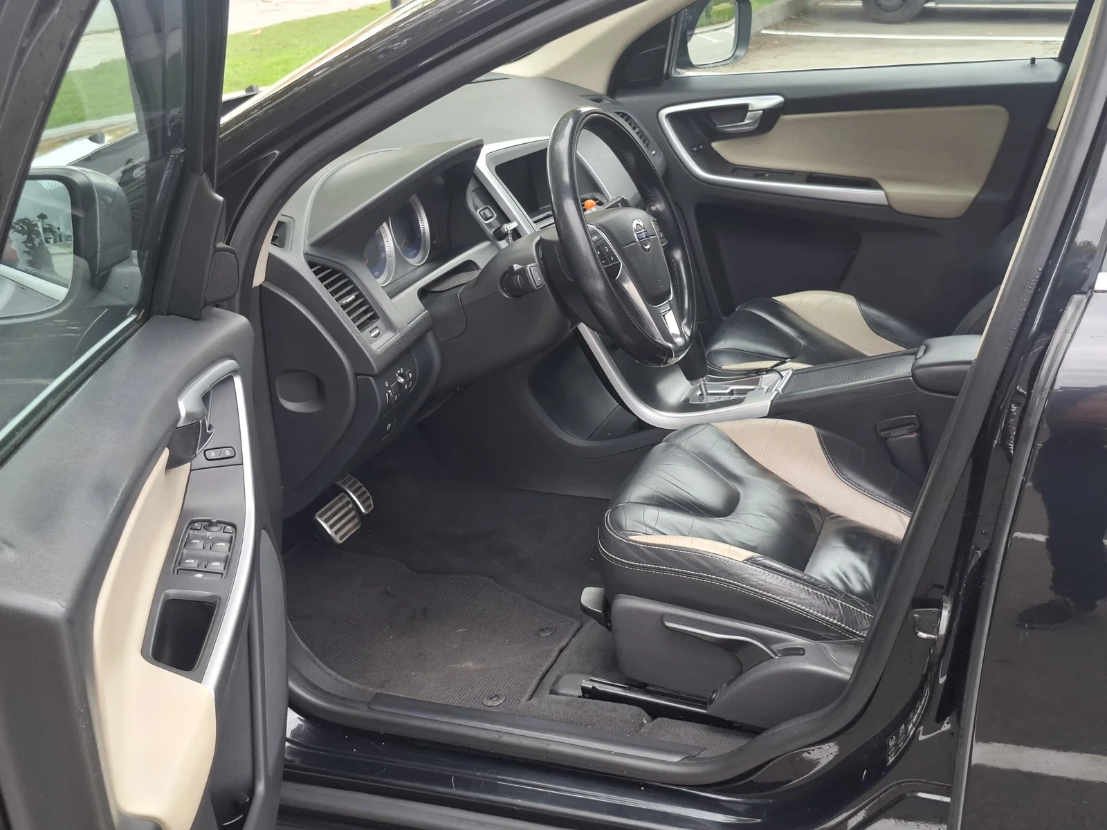 Volvo XC60 D5 AWD 205 к., снимка 5 - Автомобили и джипове - 56562731