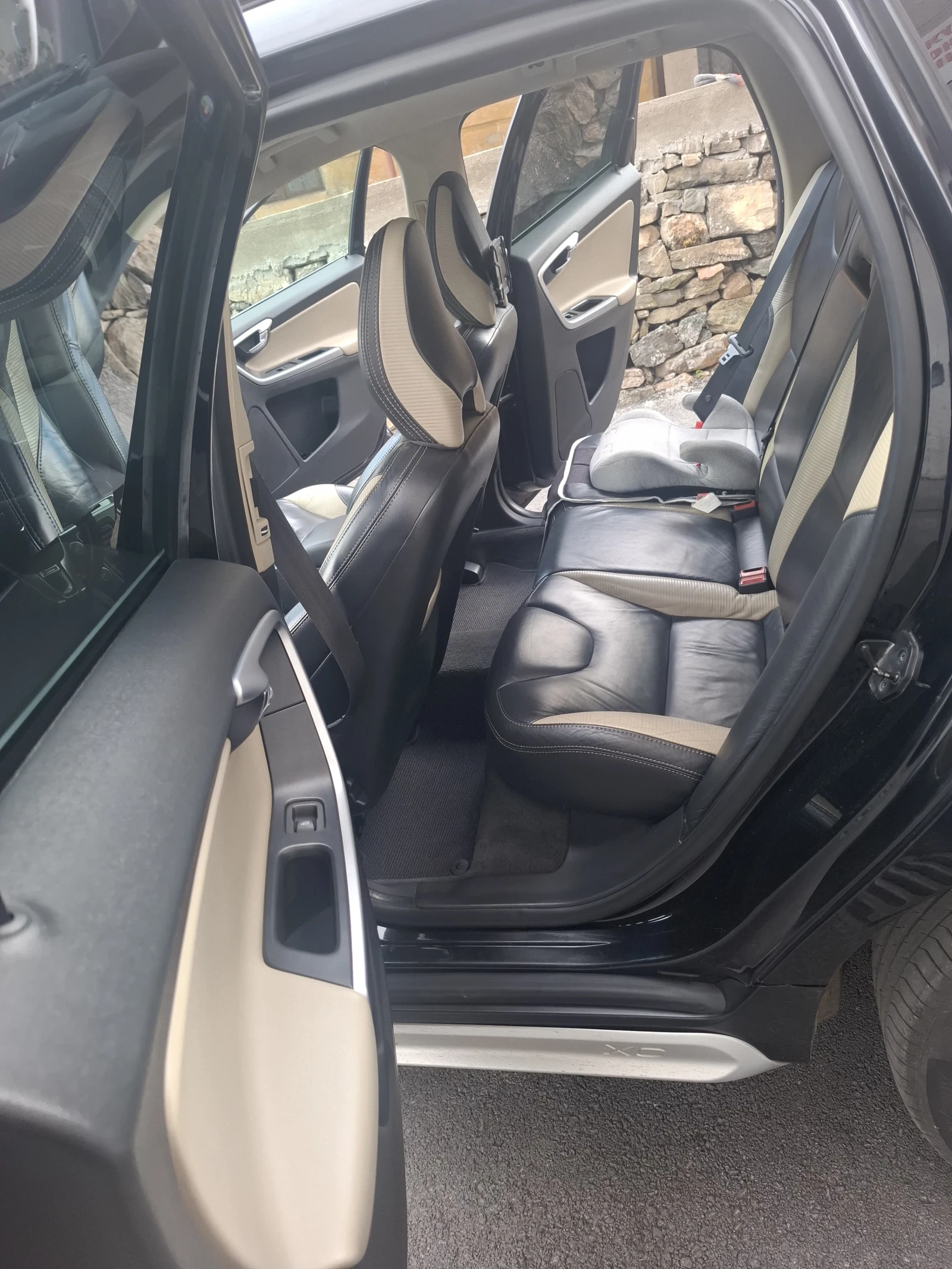 Volvo XC60 D5 AWD 205 к., снимка 6 - Автомобили и джипове - 56562731