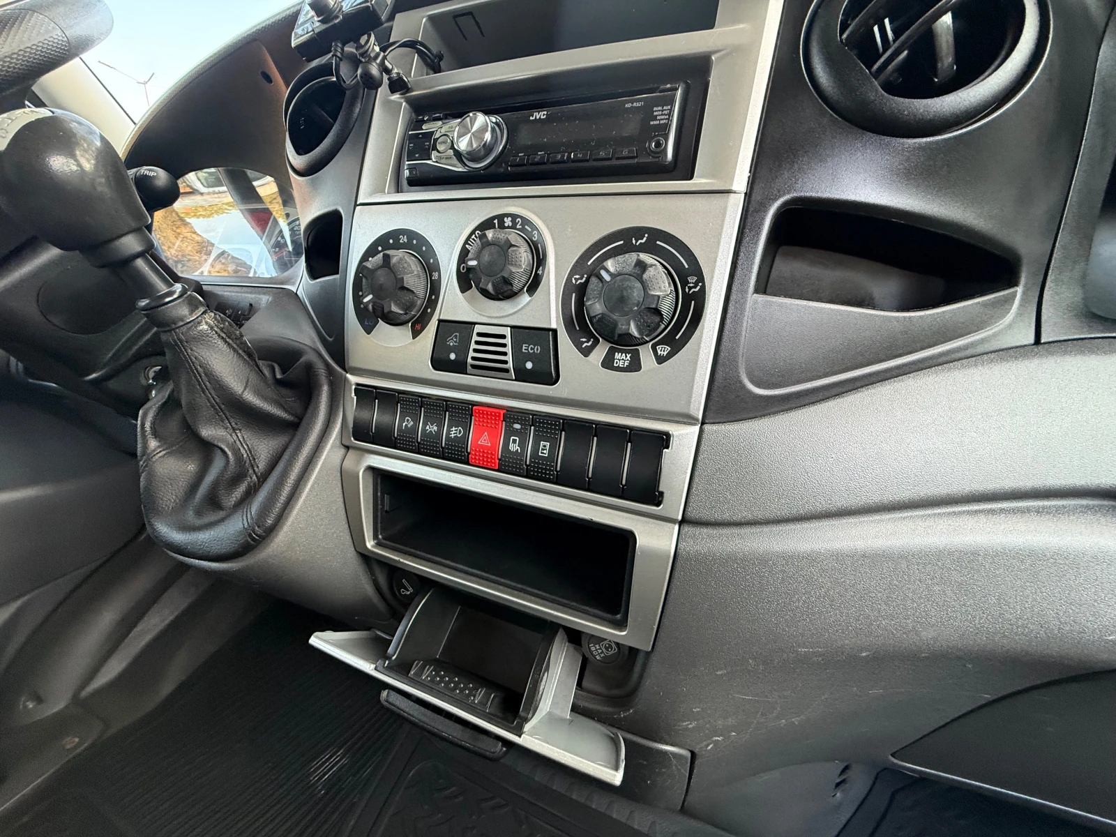 Iveco Daily 35S14 3.0 D, снимка 11 - Бусове и автобуси - 54239278