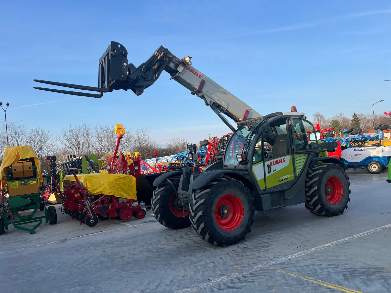 Телескопичен товарач Claas Scorpion 9040 plus , снимка 1