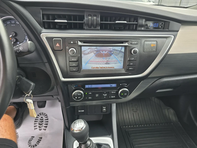 Toyota Auris 1.4 D4D 90kc EURO 5B, снимка 15 - Автомобили и джипове - 51901131