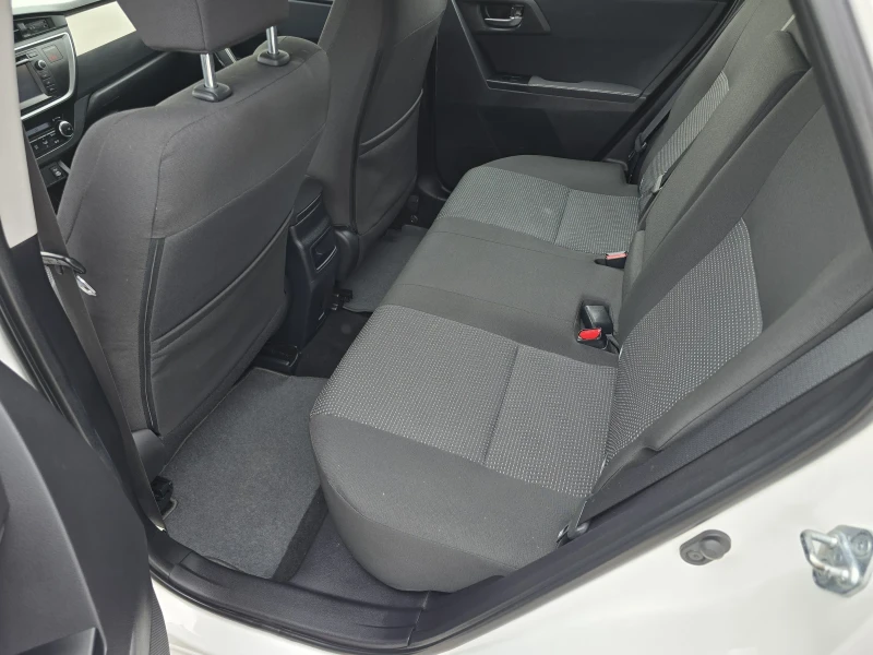 Toyota Auris 1.4 D4D 90kc EURO 5B, снимка 12 - Автомобили и джипове - 51901131