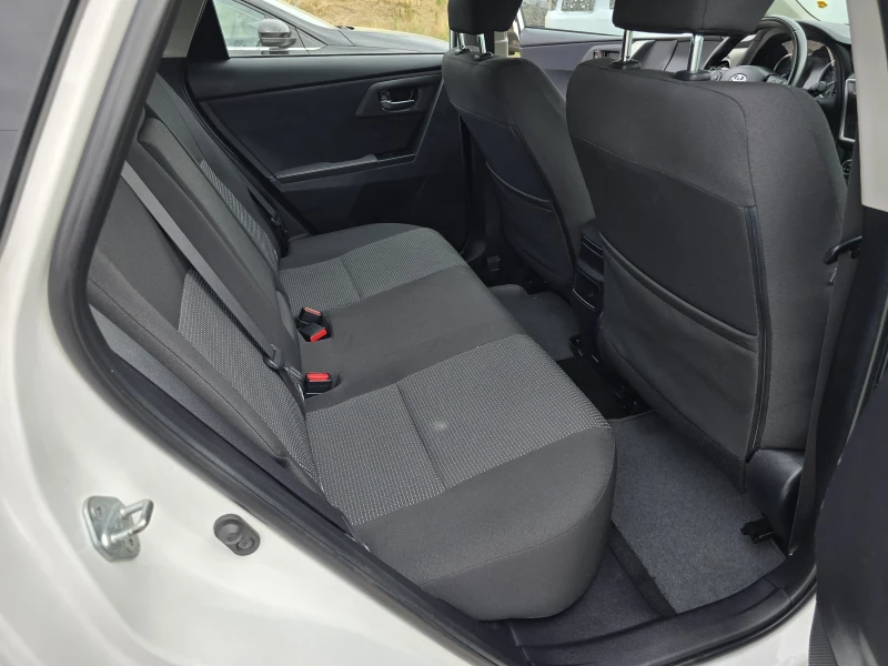 Toyota Auris 1.4 D4D 90kc EURO 5B, снимка 13 - Автомобили и джипове - 51901131