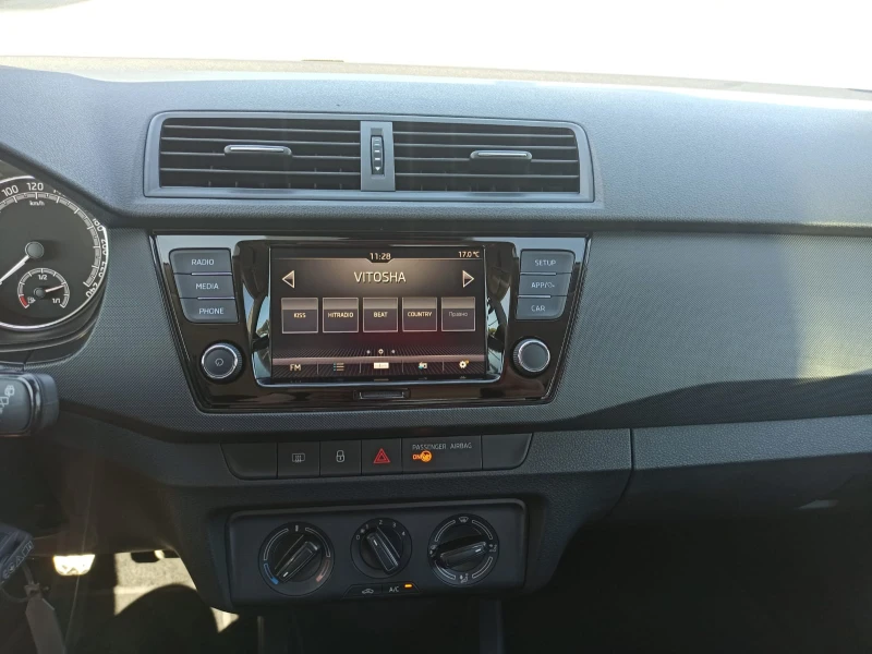 Skoda Fabia, снимка 10 - Автомобили и джипове - 52064873