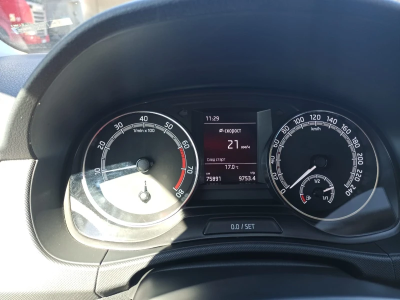 Skoda Fabia, снимка 8 - Автомобили и джипове - 52064873