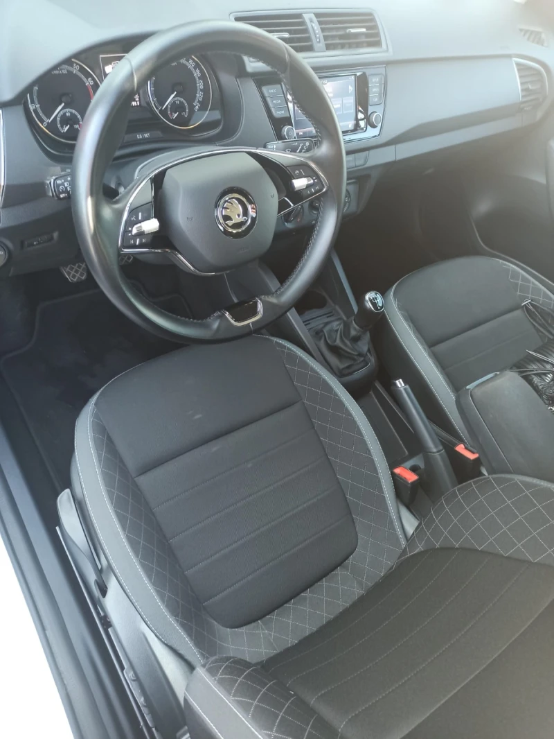 Skoda Fabia, снимка 12 - Автомобили и джипове - 52064873