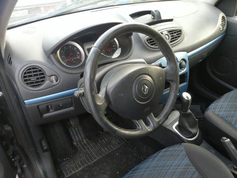 Renault Clio, снимка 5 - Автомобили и джипове - 24786336