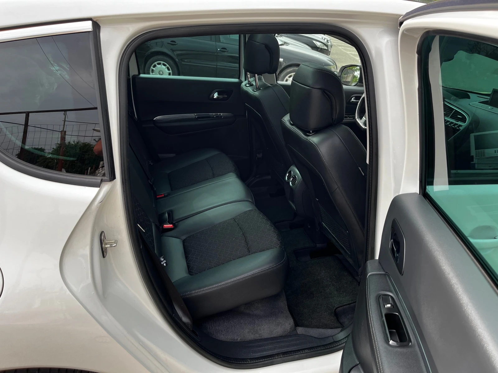 Peugeot 3008 2.0 HDI LUKS | Mobile.bg   11