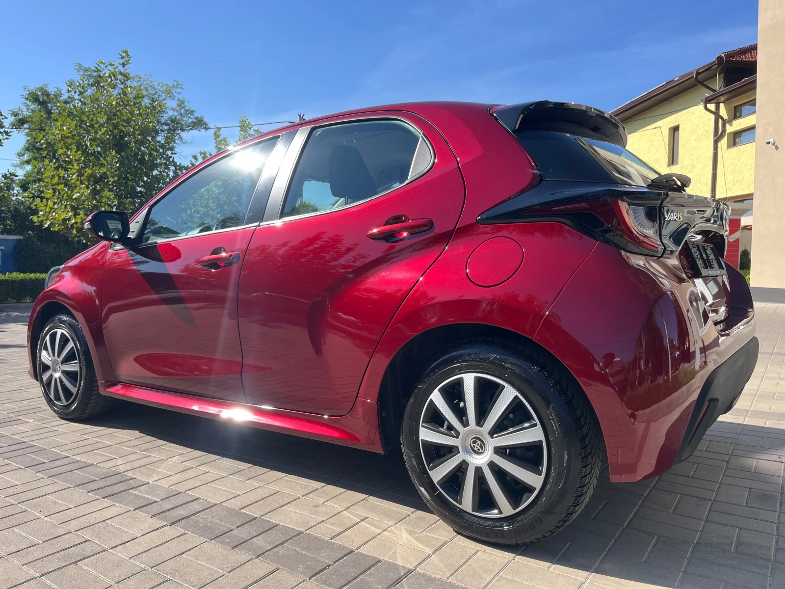 Toyota Yaris Ysris 1.5 Hybrid - изображение 6