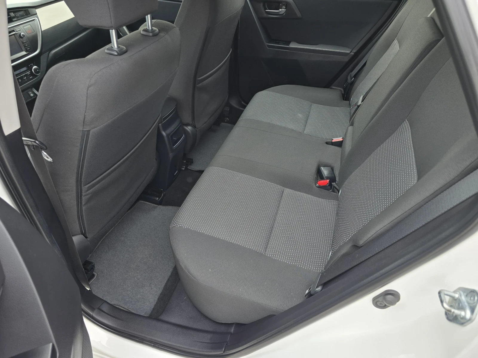 Toyota Auris 1.4 D4D 90kc EURO 5B | Mobile.bg   12