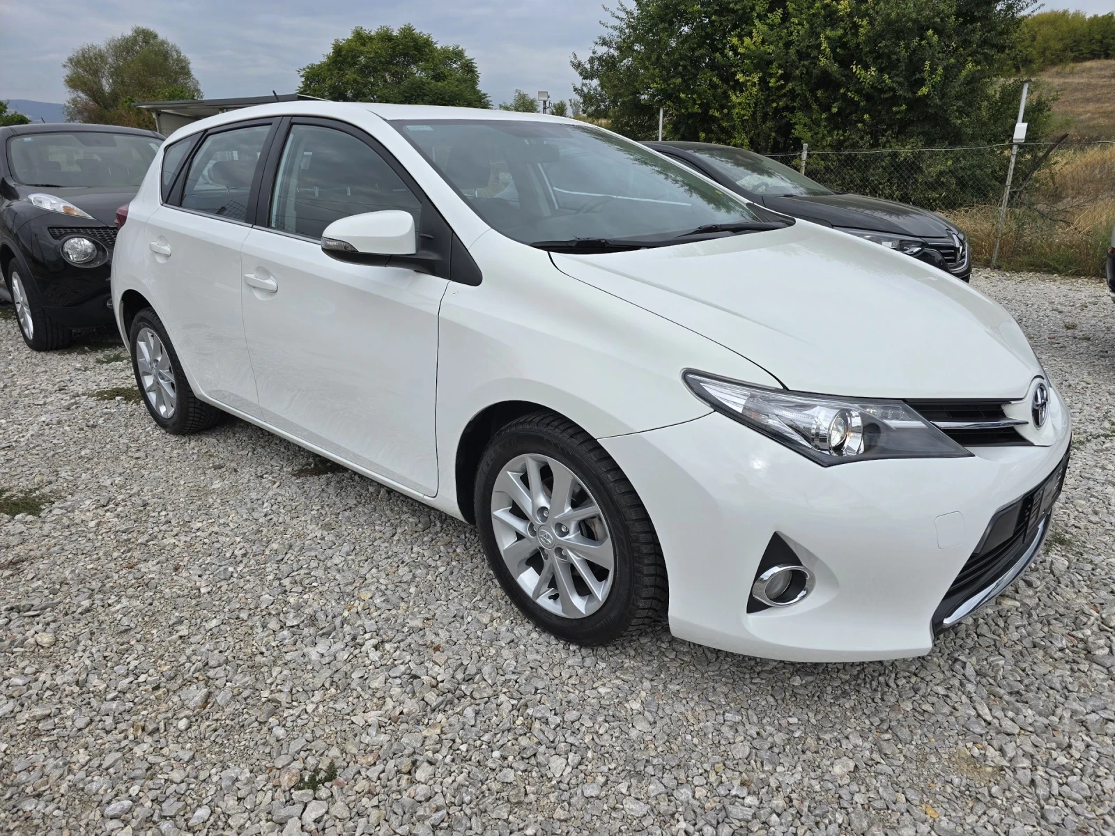 Toyota Auris 1.4 D4D 90kc EURO 5B - изображение 6