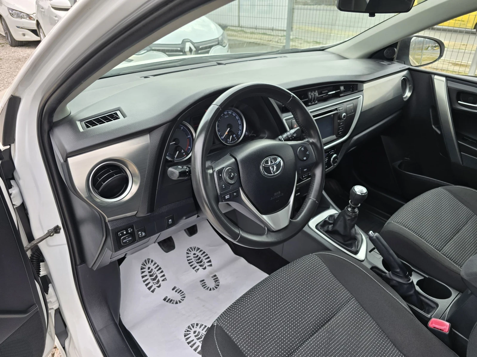 Toyota Auris 1.4 D4D 90kc EURO 5B - изображение 7