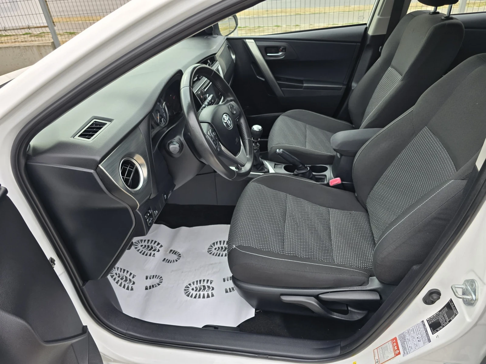 Toyota Auris 1.4 D4D 90kc EURO 5B - изображение 8