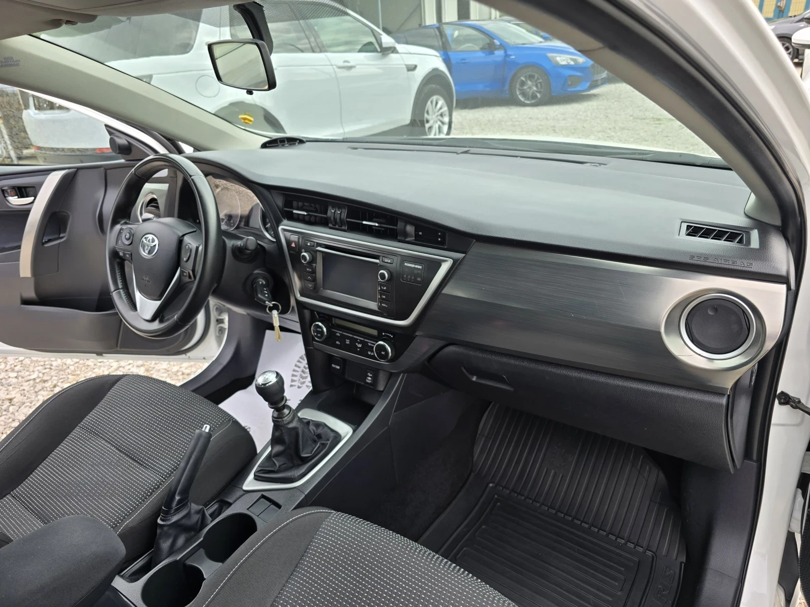 Toyota Auris 1.4 D4D 90kc EURO 5B - изображение 9