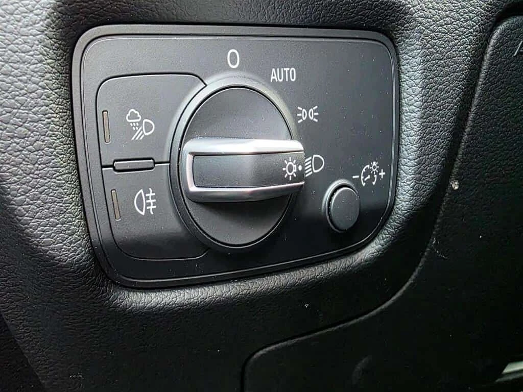 Audi A3 * BLIND SPOT MONITORING| NAV| REAR CAMERA| LEATHER, снимка 16 - Автомобили и джипове - 53918607