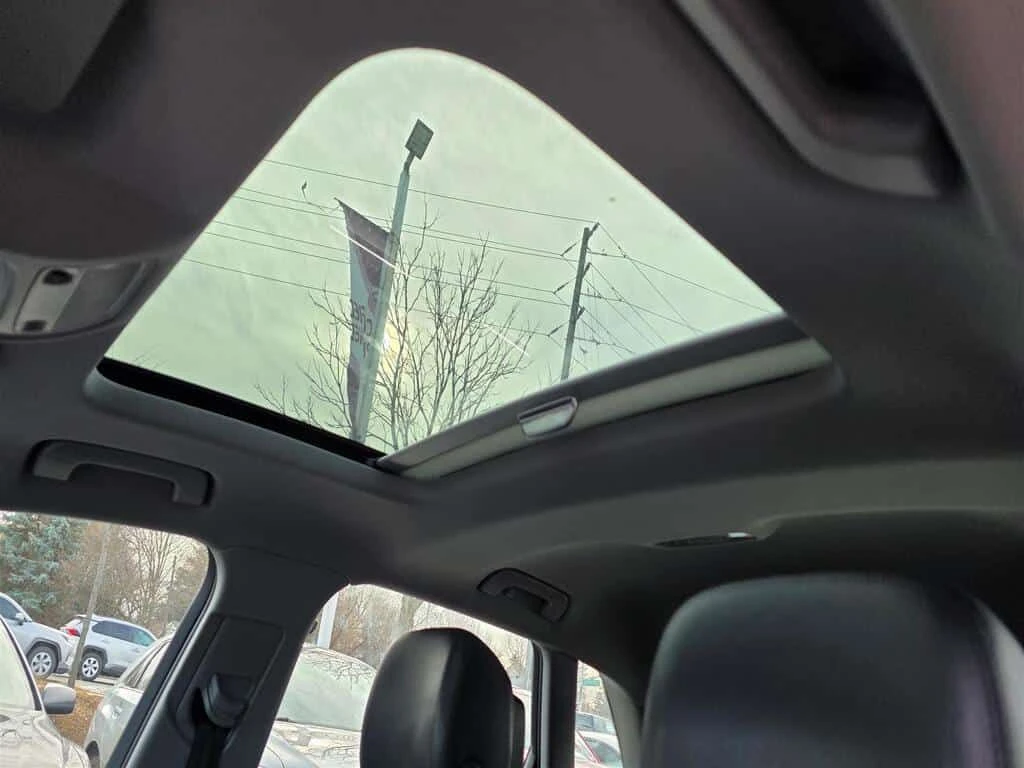 Audi A3 * BLIND SPOT MONITORING| NAV| REAR CAMERA| LEATHER, снимка 9 - Автомобили и джипове - 53918607