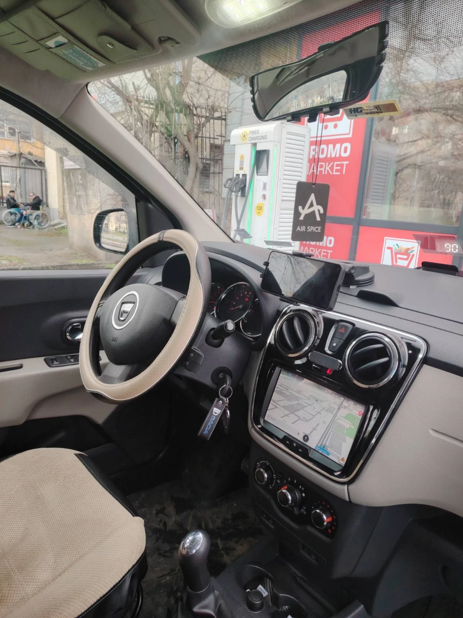 Dacia Lodgy, снимка 5 - Автомобили и джипове - 53927725