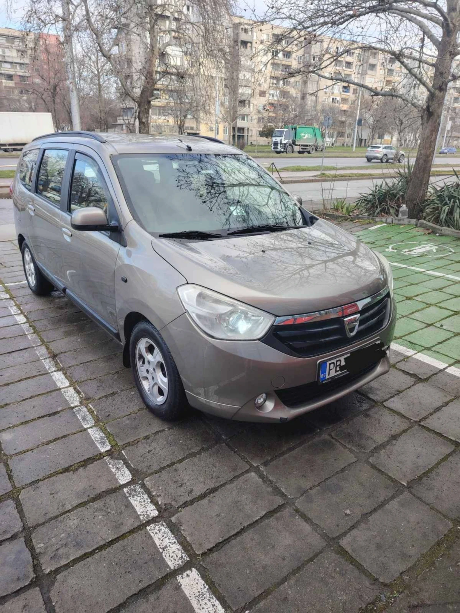Dacia Lodgy, снимка 11 - Автомобили и джипове - 53927725