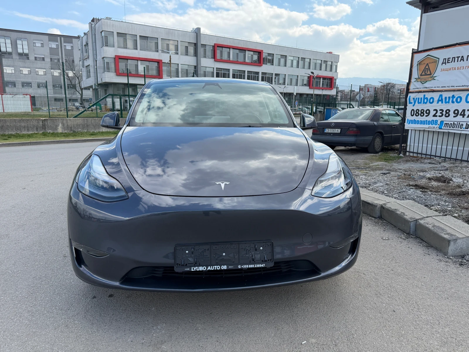 Tesla Model Y Long Range / 4x4 / 20 000 км, снимка 3 - Автомобили и джипове - 53978837