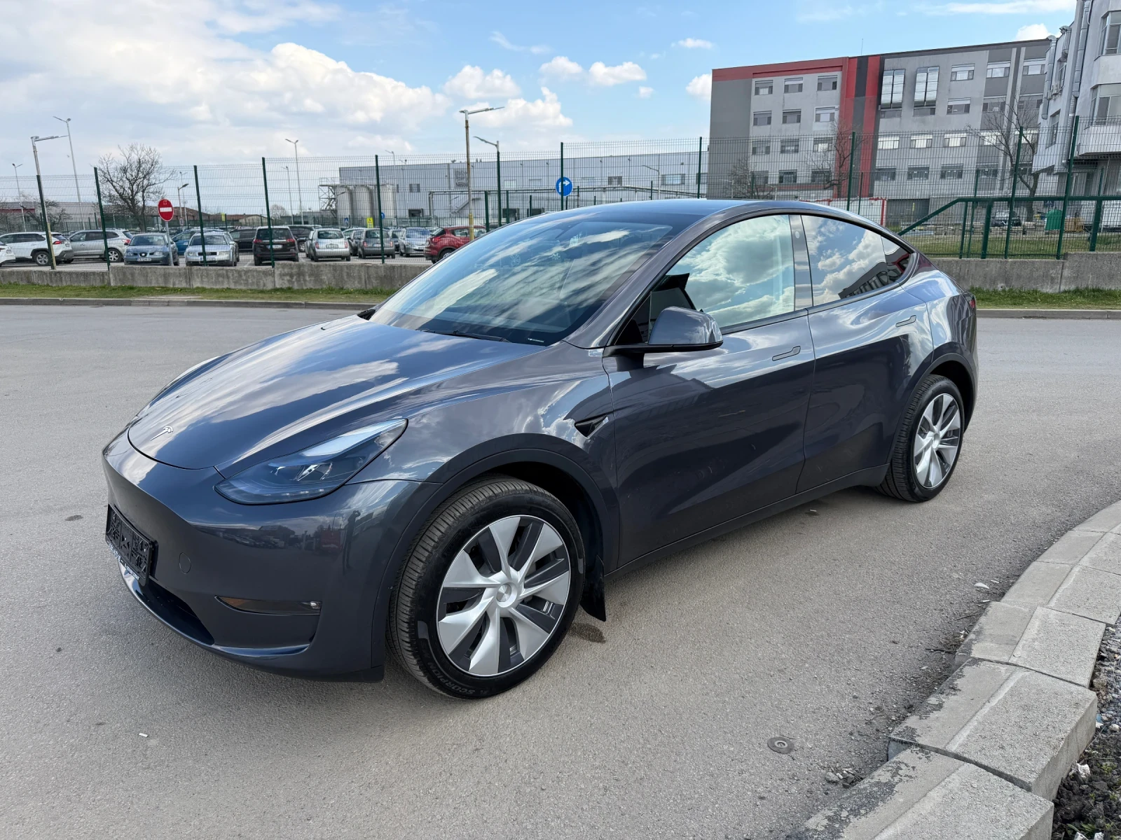 Tesla Model Y Long Range / 4x4 / 20 000 км